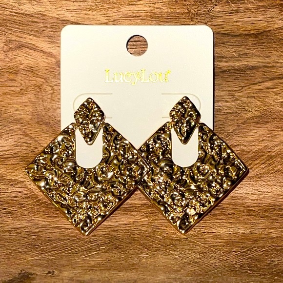 NEW Hammered Door Knocker Earrings • Diamond Shaped Gold Tone Retro Dangle Drop - Picture 6 of 6